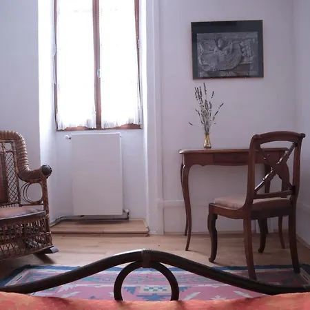 Lilas Et Glycine Bed & Breakfast