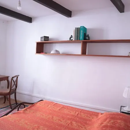 Lilas Et Glycine Bed & Breakfast