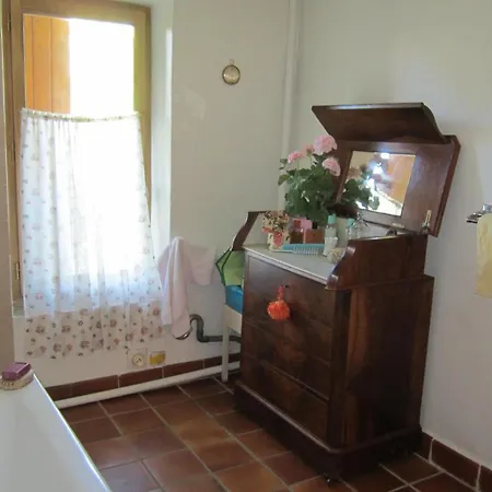 Lilas Et Glycine Bed & Breakfast *